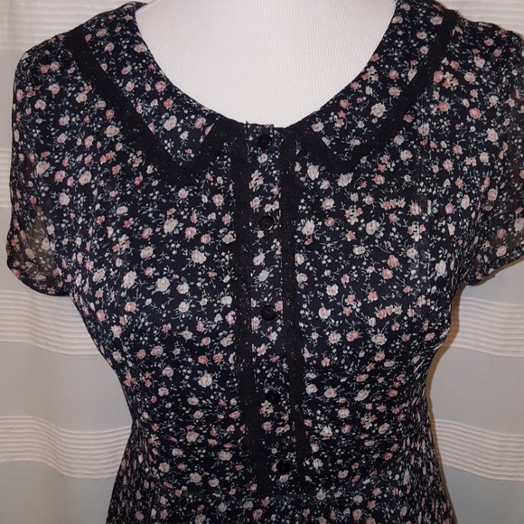 Backless floral dress - Picture 4 of 4